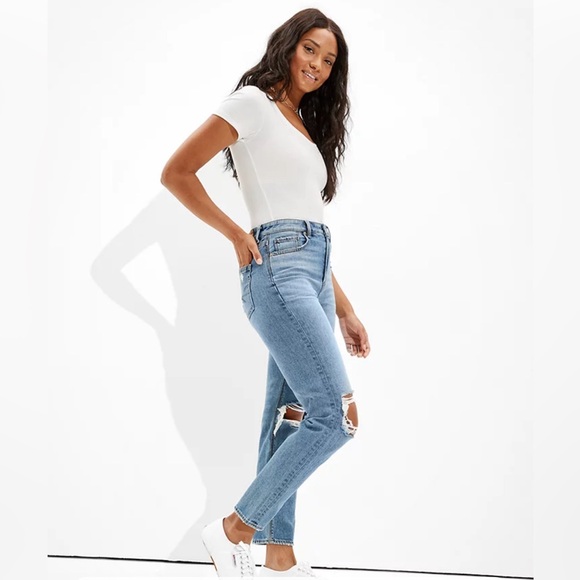 AE Ripped Mom Jean, in the color Cool Classic, Size 16, NWOT - Picture 5 of 10